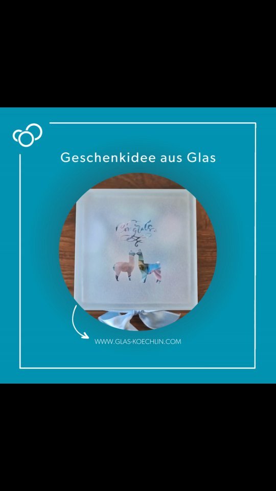 ? Du bist auf der Suche nach einem ausgefallenen Geschenkästchen?!?
? Schau mal hier!
? Das ist ein Glaskästchen zum Befüllen ?
Wir haben hier ein ? Geldgeschenk eingefüllt und zur Dekoration noch etwas ? Konfetti hinzugefügt.
? Da dieses Hochzeitsgeschenk auf die Reise nach Peru ging, haben wir zwei Alpakas darauf sandgestrahlt.
? Das Geschenkästchen wurde UV-Verklebt und das Brautpaar durfte es kaputt schlagen.
#glaskästchen #geschenkkästchen #geschenk #hochzeit #geburtstag #glasköchlin #glaskoechlin #badsäckingen #schweiz #flachglas #glas #uvverklebung