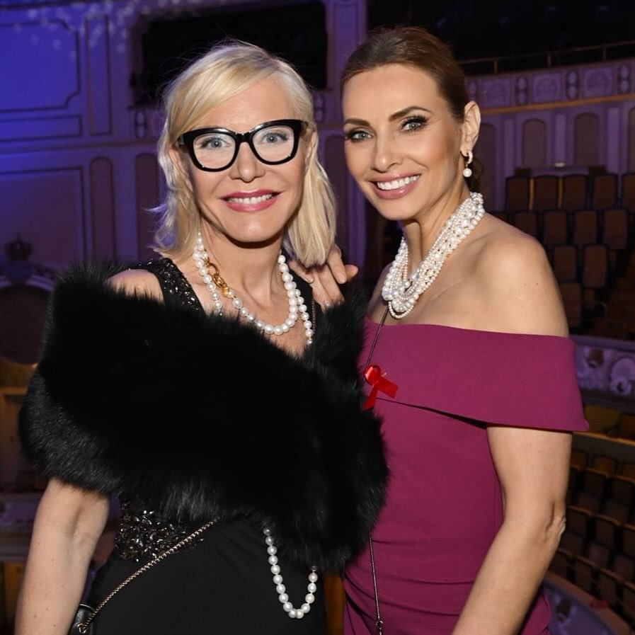 15. Hope Gala in Dresden ? ein wunderbarer Abend und wir waren als Sponsor mit unserem Perlenschmuck dabei ??#hopegala23 #hope #gala #eveningdress #celiavonbarchewitz ##sponsored #perlenschmuck #langeketten #collier #hyperionhotel