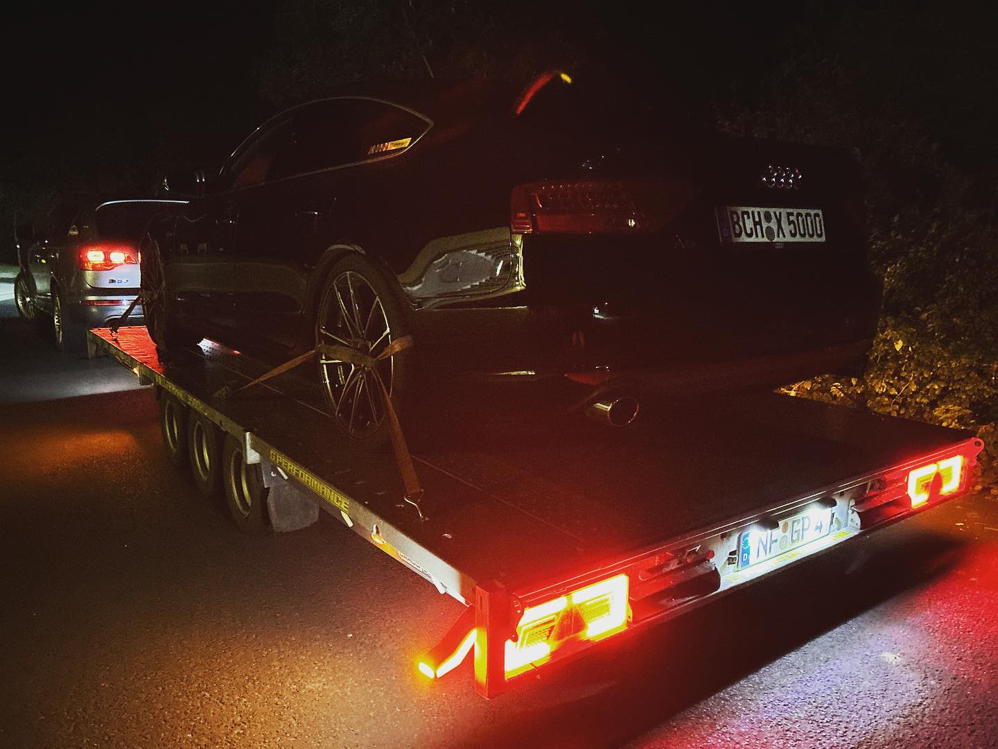 Audi A5 mit Turboladerschaden für den Kunden transportiert. Fahrzeug geht direkt in die Werkstatt des Vertrauens und muss nicht am Urkaubsort repariert werden. Wir rechnen übrigens auch mit Versicherungen, Schutzbriefen und Mobilitätsgarantien ab.