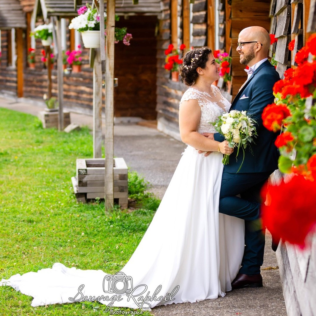 ~?❤️?~
-
Un joli cadre, une belle nature et une très bonne ambiance ont permis à Marion et Jérémy de célébrer l'amour avec un grand A. ?
-
Le domaine du chauffour était l'endroit idéal pour ces deux amoureux. ?❤️?
-
Encore félicitations aux jeunes mariés ?
-
-
-
#amour #toujours #nature #naturelovers #campagne #weddingphotography #weddinginspiration #photographer #shootingphoto