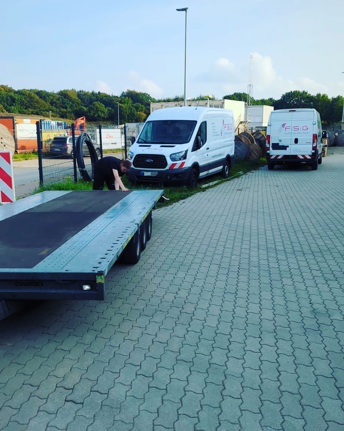 Unsere Praktikantin packt voll mit an ?
Gestern wurde bereits Saisonbedingt umfangreich in den Reifenservice geschnuppert. Heute steht ein Fahrzeugtransport an. Zukunftsförderung ist uns sehr wichtig, deshalb haben wir alle einen Ausbilderschein ? wir wünschen noch viel Spaß beim Praktika