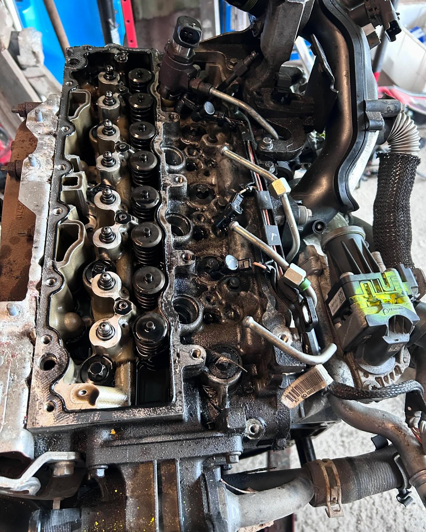 Ausbau, Zerlegung und Einbau eines Ford (FoMoCo Citroen, Peugeot) 1.6 TdCi Motors.
#ford #motor #engine #gasket #cylinder #headgasket #citroen #peugeot #zylinderkopf #zylinder #motorblock #engineswap #diesel #work