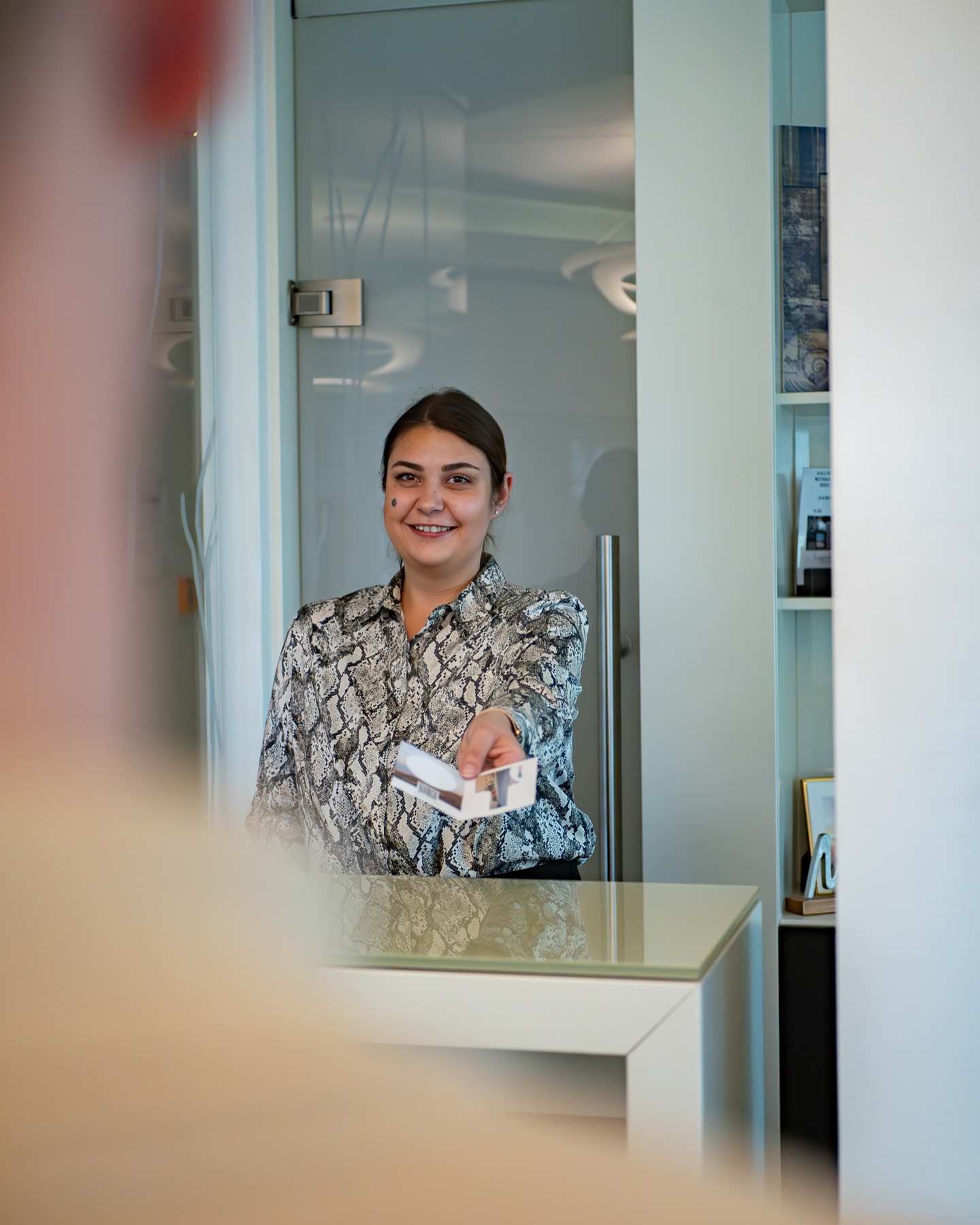 Es sind die kleinen Gesten und ein ehrliches Lächeln, die für uns den Unterschied machen. Mit Herzblut und echter Leidenschaft schaffen wir Momente, die euch ein Gefühl von Zuhause geben. ?
Welche kleinen Gesten haben dich schon einmal besonders berührt?
Logierhus Langeoog
Langeoog
Herbsturlaub
Wellness Hotel
Langeoogliebe