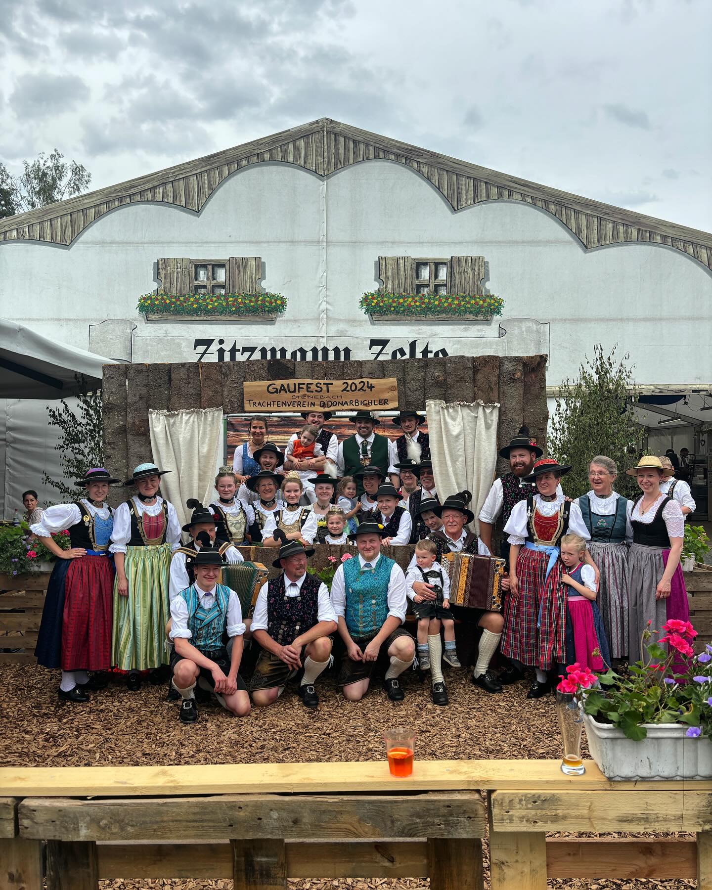 Unterwegs beim Bayerischen Löwen ? 14 Einzelteilnehmer Jugend und Aktiv und unsere Aktivengruppe durften teilnehmen. Davon konnten wir sieben Top 3 Plätze erreichen! Unsere Gruppe hat Platz 3 erreicht! Wir sind stolz auf alle Teilnehmer!
.
.
.
#bayerischerlöwe #huosigau #wettkampf #tanzen #tracht #trachtenverein #trachtenwelt #plattler @regionstarnbergammersee