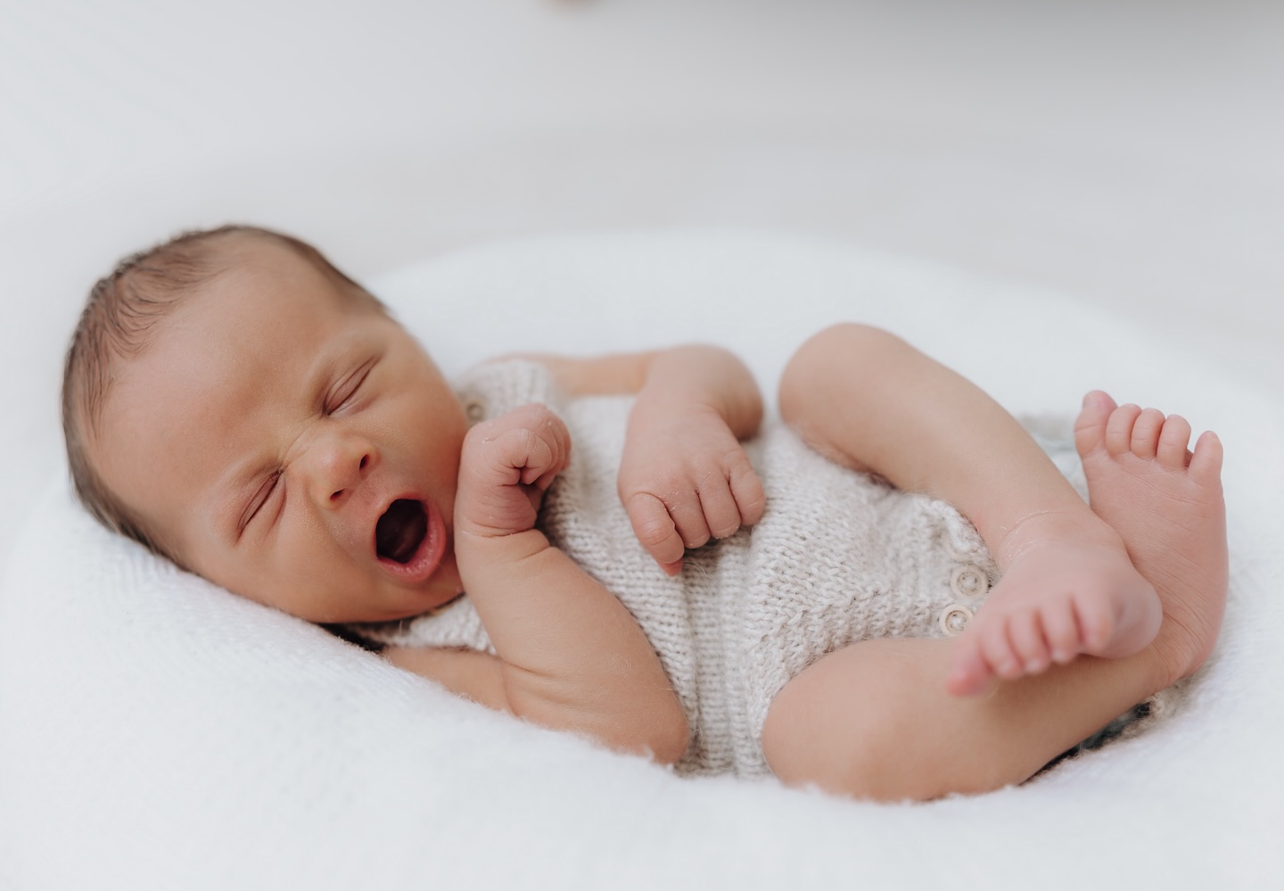 Genau so fühle ich mich auch bei diesen Wetter. Möchte mich in einer Decke einmummeln, ein Tee trinken Kekse essen und Netflix schauen ? diesen Moment kennen wir doch alle oder ? Zum Glück ist am Mittwoch wieder wärmer und die Sonne kommt raus ?
Euch wünsche ich erstmal einen entspannten Montag ??
#neugeborenenfotografie #baby #newbornphotography #newborn #babyfotografie #neugeborenenshooting #newbornshooting #neugeborenes #babyshooting #familienfotografie #newbornbaby #babyfotograf #neugeborenenfotografin #neugeborenenfotos #babyfotoshooting #neugeborenenfotograf #newbornphotographer #babyphotography #photography #nataschakreiplphotography #schwabmünchen #augsburg #Allgäu #bayern #lecheld #kaufering #untermeitingen #landsbergamlech #Landsberg_am_lech #Obermeitingen