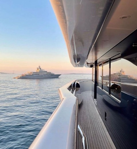 Sky captures are best enjoyed on a yacht in Ibiza.
#superyacht #superyachts #goldenhourlifestyle #thegoodlife #luxurylifestyle #lifestyle #ibiza #yachts #skycaptures #summer