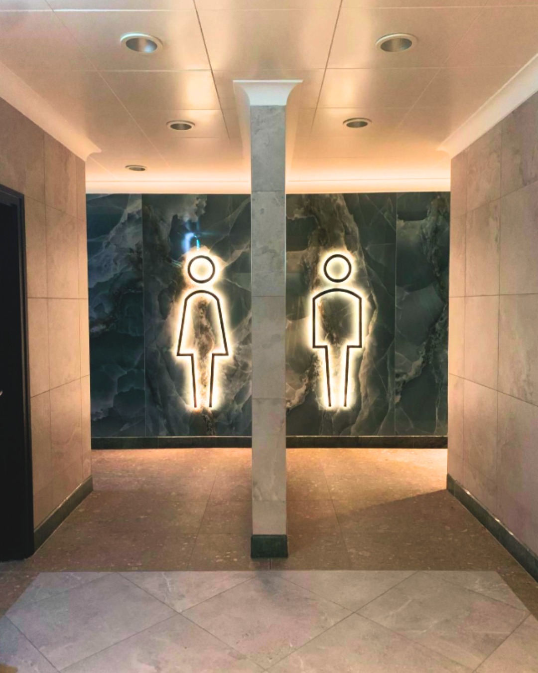 Elevated elegance at the Trafford Centre ✨
Proud to have supplied the tiles for this beautifully finished project.
A blend of texture, tone, and performance across every surface — from statement slabs to high-traffic flooring.
Featuring:
▪️ Dolomite White 600x600
▪️ Dolomite Grey 600x600 (PTV36+)
▪️ Saphire Verde Polished Slab 1200x2780
▪️ Ceppo Beige 600x600 Matt (PTV36+)
▪️ Alpine Greige Matt 240x1500 (PTV36+)
Tiling: DM Tiling Bolton
Architect: Koncept
#CommercialDesign #TileInspo #ArchiTile #TraffordCentre #DMtiling #DolomiteWhite #SaphireVerde #CeppoBeige #InteriorDetails #PublicSpaceDesign