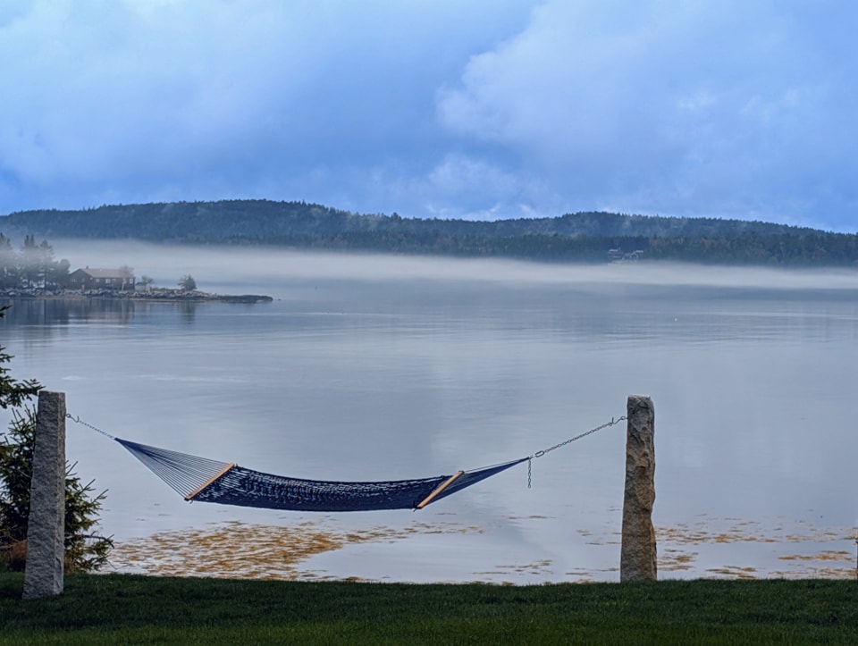 There's something about being on the ocean, it's beautiful on a foggy day, it's beautiful on a sunny day. It's a feeling.
#Mainethewaylifeshouldbe
#mainevacation
#beachvacation
#simplyrentalsusa
#vacationland