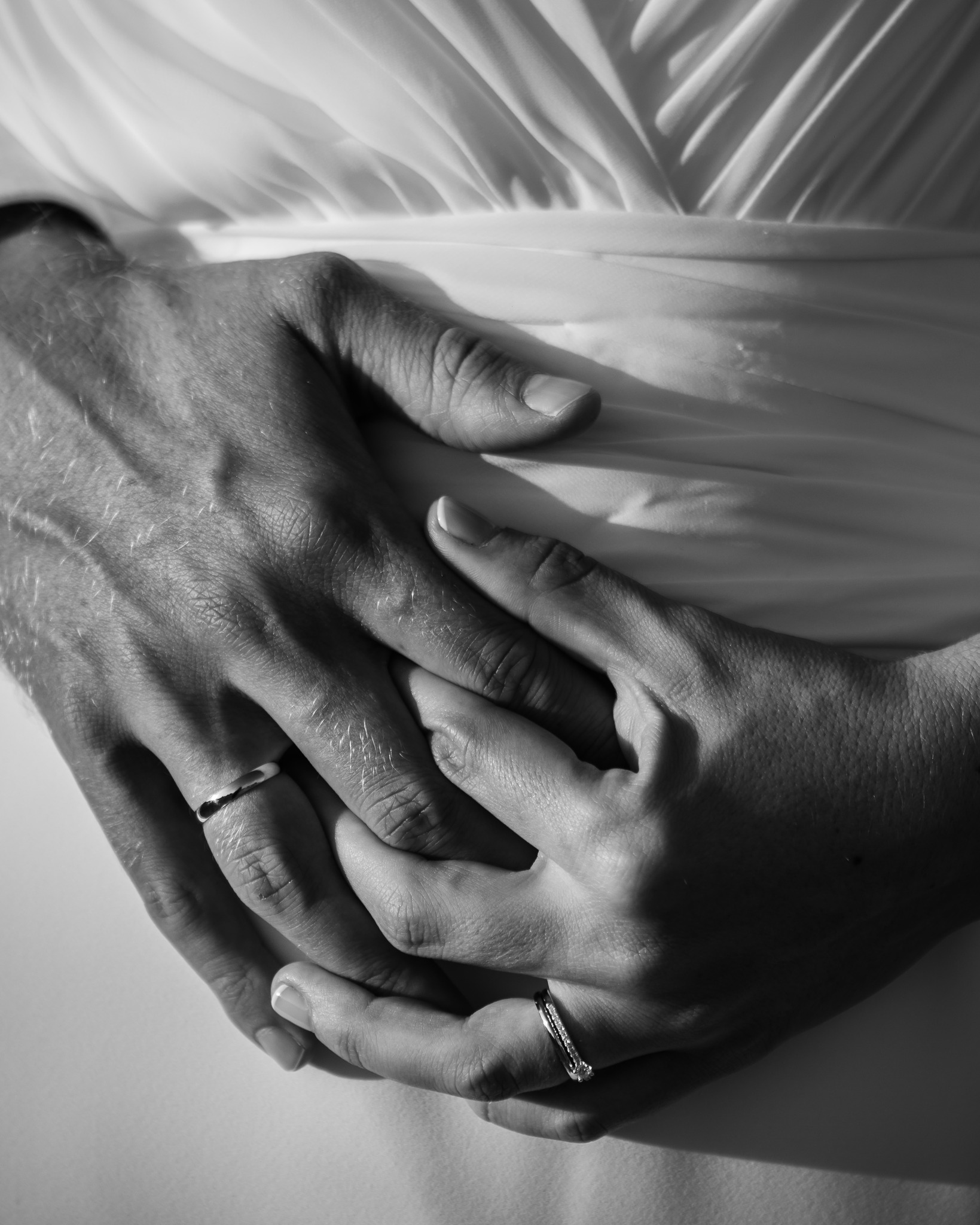 Nuestras manos cuentan historias. Esta en particular, es la historia de un amor que perdurará por la eternidad. En cada línea y arruga de sus manos, vemos los capítulos que han vivido y los muchos que aún les esperan. ??
Cada dedo sostiene no solo promesas, sino también la confianza, el apoyo y la complicidad. En los días soleados y en las noches oscuras, las manos de Silvia y Denis encuentran consuelo mutuo.
? www.priscalagunaphotographer.com
#bodamallorca #weddingphotographermallorca #weddingday #couplegoals #mallorcaphotographer #priscalagunaphotographer #majorcaphotographer #fotografobodamallorca #fincamorneta