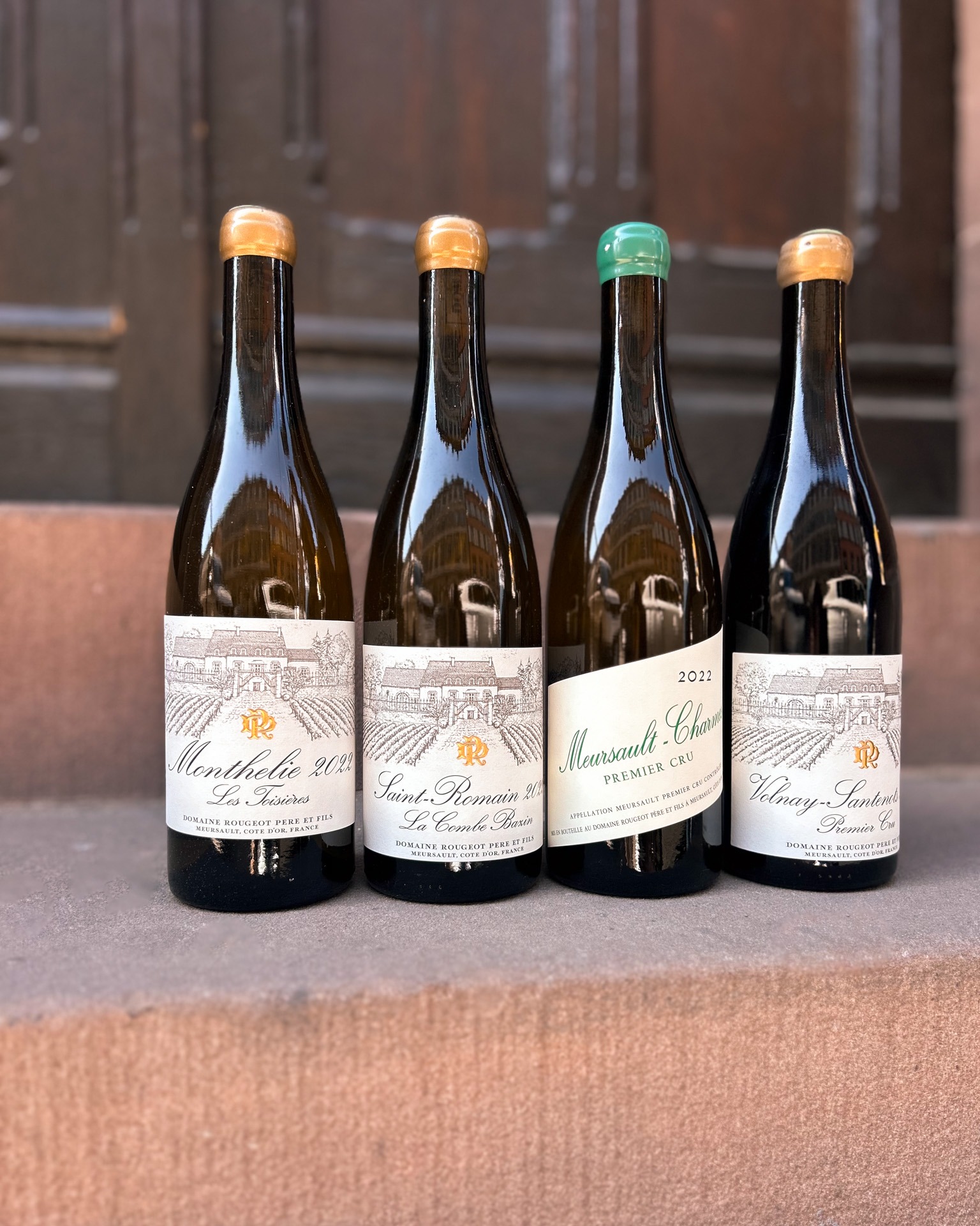 Fraîchement débarquées et prêtes à faire vibrer vos verres ?
Zoom sur 4 cuvées emblématiques du Domaine Rougeot Père et Fils, entre finesse, tension et caractère.
?? Monthélie 2022 – Les Toisières
?? Saint-Romain 2022 – La Combe Bazin
?? Meursault-Charmes 1er Cru 2022
?? Volnay-Santenots 1er Cru 2022
Des vins vivants, précis, qui racontent la Bourgogne dans ce qu’elle a de plus vrai ! Ici, on laisse le terroir parler — juste de l’émotion pure.
Rendez-vous en cave pour ceux qui aiment les grands blancs et les rouges de garde !
#vinostrada #vinostradacaviste #vinostradastrasbourg #cavistestrasbourg #caveavinstrasbourg #strasbourg #meursault #bourgogne #vigneronindépendant #vinsdebourgogne #domainerougeot #vindeterroir #domainerougeotmeursault #pinotnoir #chardonnay #saintromain #premiercru
L’abus d’alcool est dangereux pour la santé, à consommer avec modération.