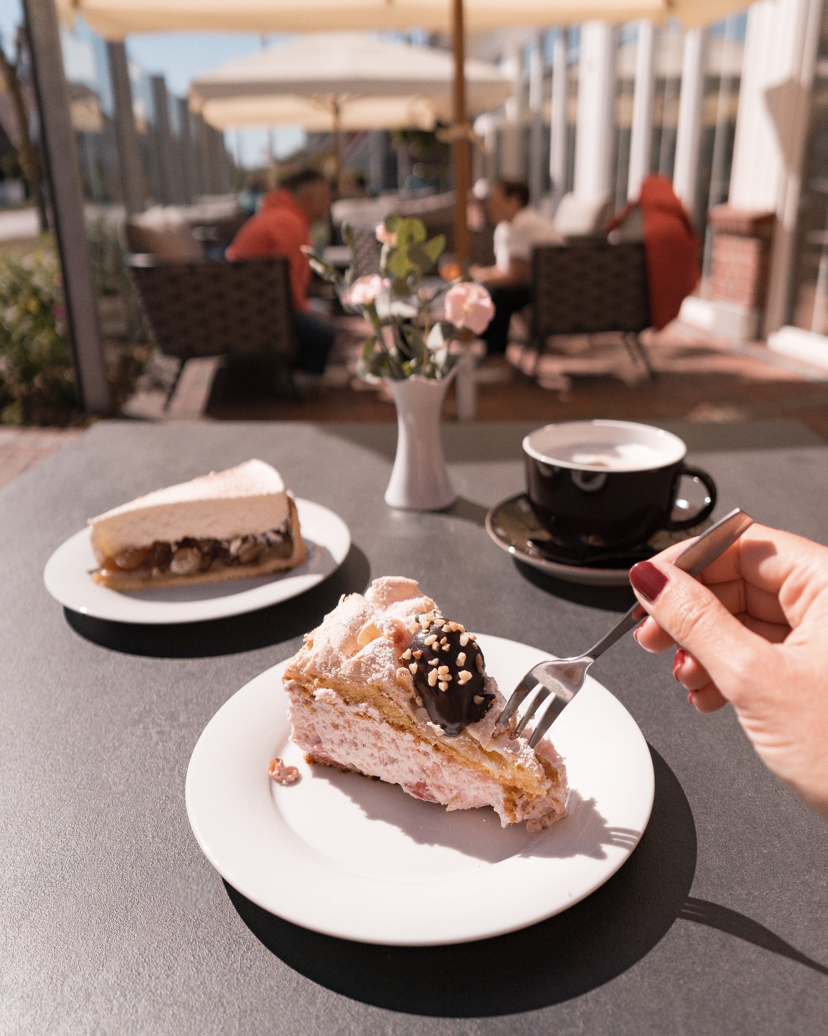 Ein sonniger Nachmittag auf unserer Terrasse – mit hausgemachtem Kuchen, frisch gebrühtem Cappuccino und warmen Sonnenstrahlen im Gesicht. ?
In solchen Momenten scheint die Zeit ein bisschen langsamer zu laufen.
?: @goodmorningworldblog
#logierhus_langeoog #langeoog #nordseeurlaub #inselurlaub #auszeitammeer #kuchenlangeoog