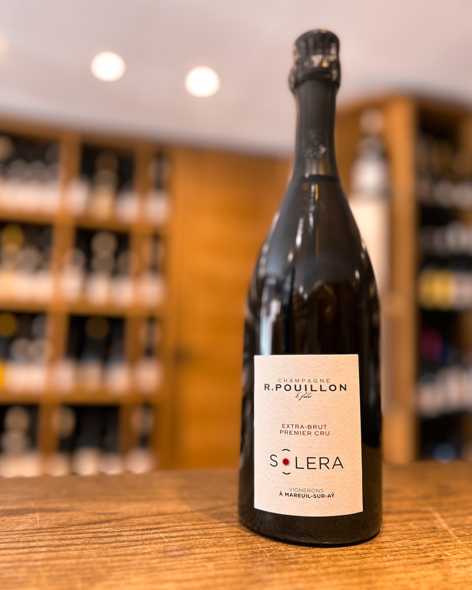 Installée à Mareuil-sur-Aÿ, la maison Pouillon bouscule les codes champenois avec sensibilité et précision. Viticulture en bio, vinifications parcellaires, fûts, amphores… chaque cuvée est une lecture vivante du terroir.
✨ Des champagnes vibrants, fins, d’une énergie rare
? À découvrir en cave…
#vinostrada #vinostradacaves #vinostradastrasbourg #cavistestrasbourg #caveavinstrasbourg #wine #champagnepouillon #champagnedevigneron #vinsvivants #champagnegrower #vinterroir #champagnelovers #winestagram
L’abus d’alcool est dangereux pour la santé, à consommer avec modération.