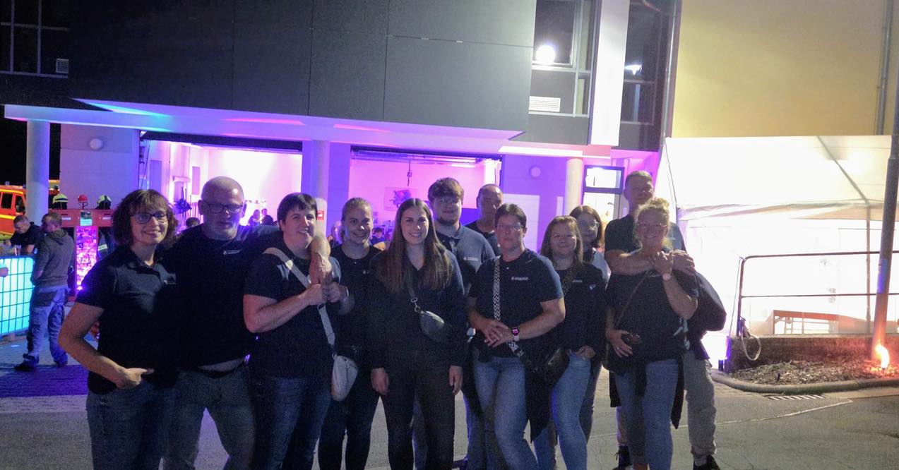 +++ L I C H T E R F E S T +++
Am Samstagabend waren wir zu Gast bei der Freiwillige Feuerwehr Kröffelbach.
Wir haben zusammen mit den Kameraden ihr Lichterfest gefeiert.
#waldsolms112 #WirfürWaldsolms #gemeinsamstark #vereinsleben