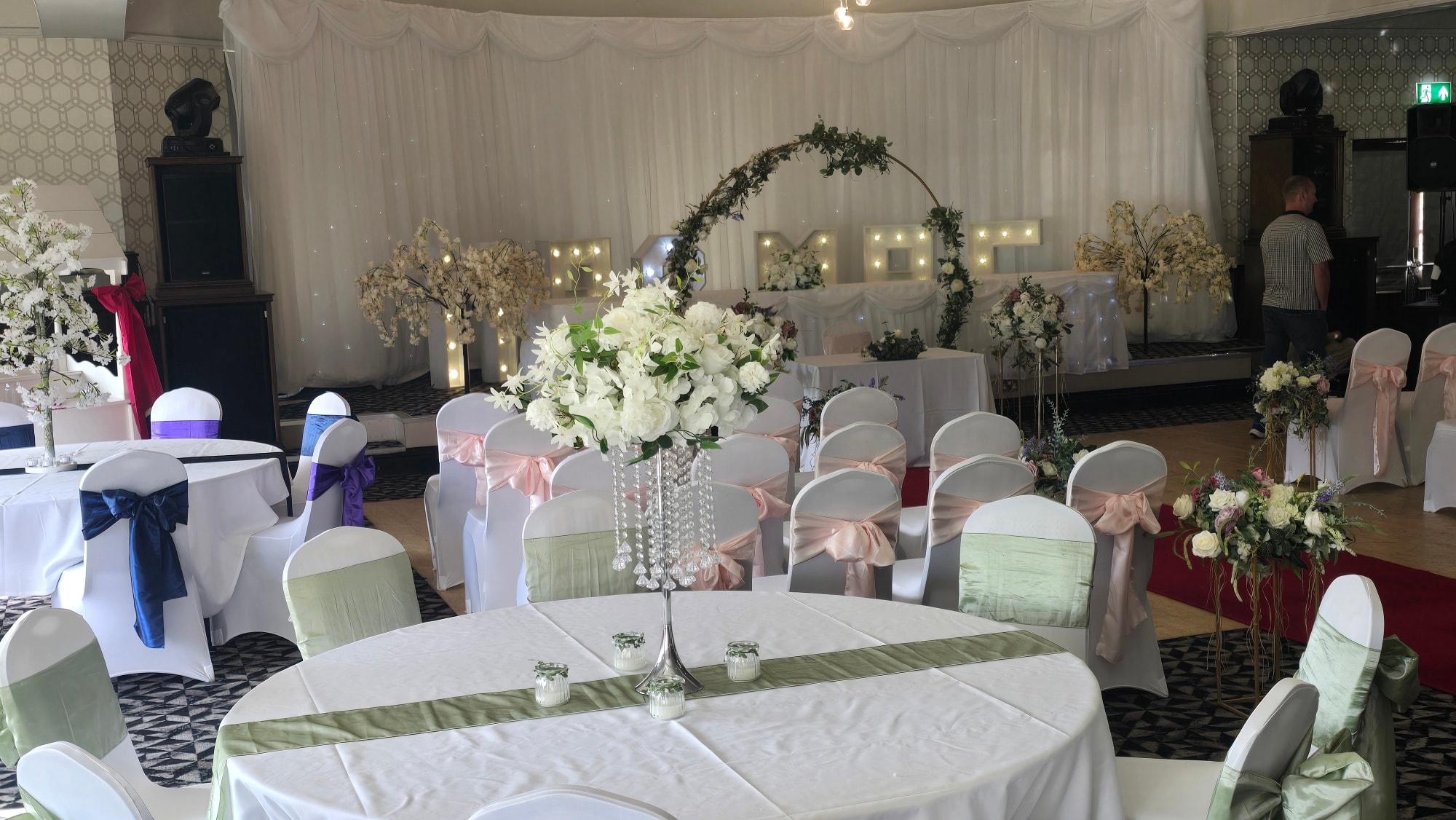 Set up for the Pastures Lodge Wedding Fayre, last minute event for us. Plenty of great suppliers and the venue looks great too.
Yorkshire Wedding Invites and Engraving , @natalijaco.photography @thepurplepeony2022 @jordanogradymagic