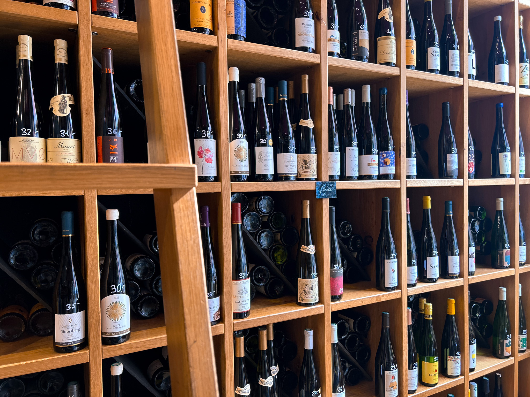 Ouverture exceptionnelle – samedi 1er novembre✨
Nos deux caves seront ouvertes pour la Toussaint ce samedi 1er novembre.
? Vino Strada centre-ville
1 rue du Temple Neuf
? 9h30-19h
? Vino Strada Krutenau
20 rue des Bouchers
? 14h-20h
#vinostrada #vinostradacaves #cavistestrasbourg #strasbourg #horairestoussaint #caveavin #wine #winelover #ouverturetoussaint
L’abus d’alcool est dangereux pour la santé, à consommer avec modération.