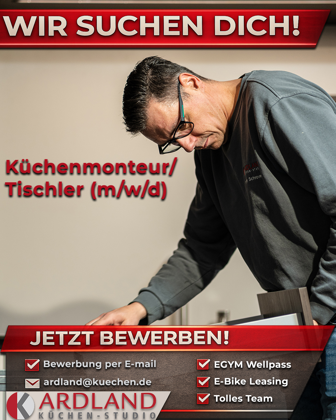 🔧 WIR SUCHEN DICH – KÜCHENMONTEUR (m/w/d)Du hast Bock auf saubere Arbeit, hochwertige Küchen und ein Team, das zusammenhält?Dann komm zu uns! 🙌Das erwartet dich bei uns:💰 Überdurchschnittliches Gehalt✅ EGYM Wellpass – bleib fit 💪✅ E-Bike Leasing 🚲✅ Top Werkzeuge & hochwertige Materialien✅ Betriebliche Altersvorsorge✅ Ein starkes, eingespieltes Team✨ …und vieles mehr!Kein Stress, kein Baustellenchaos – sondern Qualität, Respekt und Spaß an der Arbeit.📩 Interesse?Schreib uns einfach eine DM oder melde dich direkt per E-Mail an:📧 ardland@kuechen.de