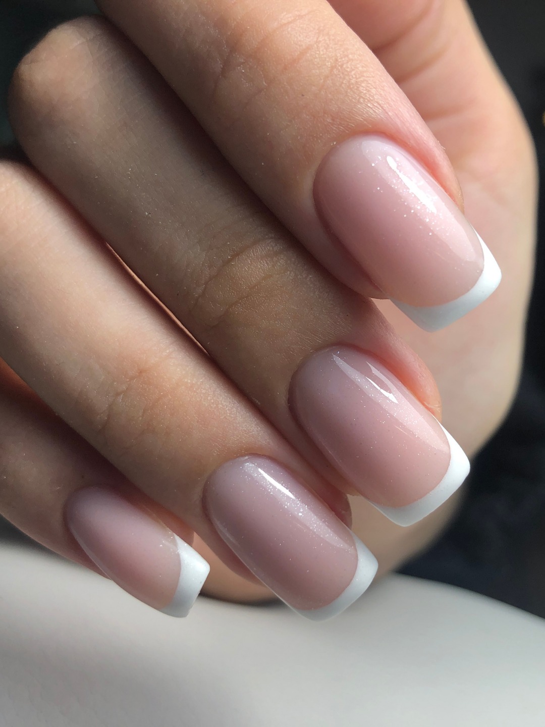 La french manucure, un classique qui ne prend pas une ride. ?
Ce trait blanc parfait, cette lunule nacrée, cette finition nette qui sublime sans en faire trop c'est tout un art. Et comme tout art, ça s'apprend, ça se travaille, ça se perfectionne.
Chez Celectis Beauté, on t'apprend à la maîtriser vraiment.
#FrenchManucure #CelectisBeauté #FormationOnglerie #ApprendreAvecMoi #NailTech #FrenchNails #ProthésisteOngulaire