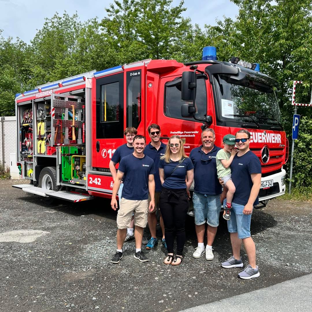 +++ H U N D S T A D T +++
Heute waren wir im Nachbarlandkreis bei der Feuerwehr Hundstadt beim Tag der offenen Tür zu Gast.
Es gab spannende Technik, interessante Vorführungen und leckeres Essen. Was will man mehr?
Vielen Dank für Eure Gastfreundschaft.
#vereinsliebe #waldsolms112 #WirfürWaldsolms #gemeinsamstark