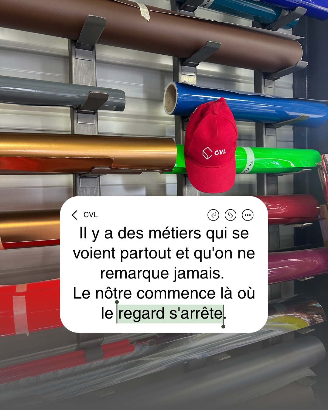 Il y a des métiers qui se voient partout et qu'on ne remarque jamais.
Le vitrophanie d'une vitrine, les lettres d'une enseigne, le marquage d'un véhicule, la signalétique d'un bâtiment… Tout cela a été pensé, découpé, posé, ajusté, par des mains qui connaissent leur métier.
Chez CVL, c'est notre quotidien. Du choix du film à la pose finale, nous travaillons chaque détail pour que votre message soit vu, et bien vu.
Notre métier commence là où le regard s'arrête.
? Un projet de marquage, de covering ou de signalétique ? Parlons-en.
#CVL #Signalétique #Covering #Marquage #Adhésifs #SavoirFaire #Artisanat #Communication