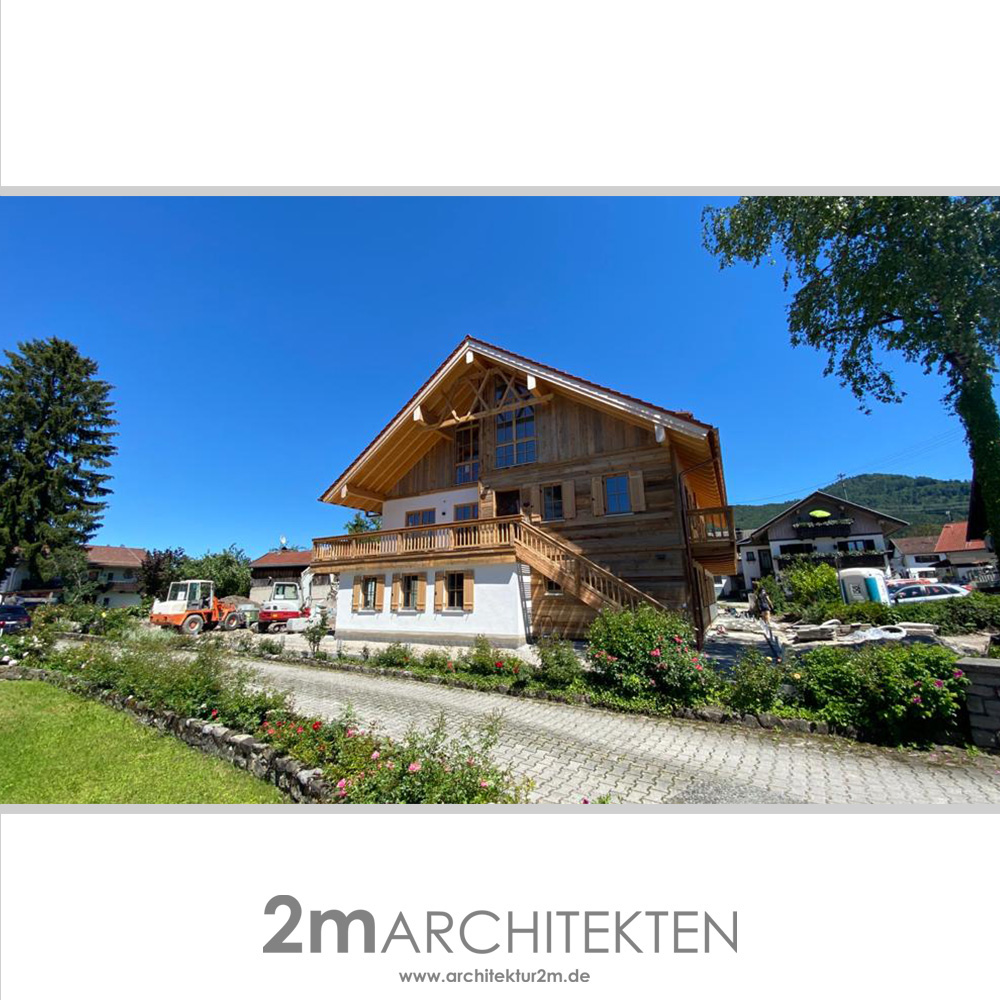 Noch ein Rückblick auf ein eher nicht alltägliches Projekt für uns, das allerdings ebenso sehr großen Spaß gemacht hat.
Dieses Jahr wurde dieses bayrische Landhaus fertiggestellt. 
Welche Herausforderungen und Aufgaben es hier zu meistern galt, zeigen wir im nächsten Post.
#2marchitekten #architektur #architektboeblingen #architekturboeblingen #architektböblingen #architekturböblingen #wohnbau #architekturfotografie #architecture #architecturelovers #realestate #architecturephotography #architecturedaily #archilovers #baustelle #holzgerlingen #altdorfbeiböblingen #sindelfingen #boeblingen #schoenaich #stuttgart #realestatestuttgart #realestateinvesting #projektentwicklung #2mpgmbh #einfamilienhaus #mehrfamilienhaus #architektenhaus #archicad #archicaddesign