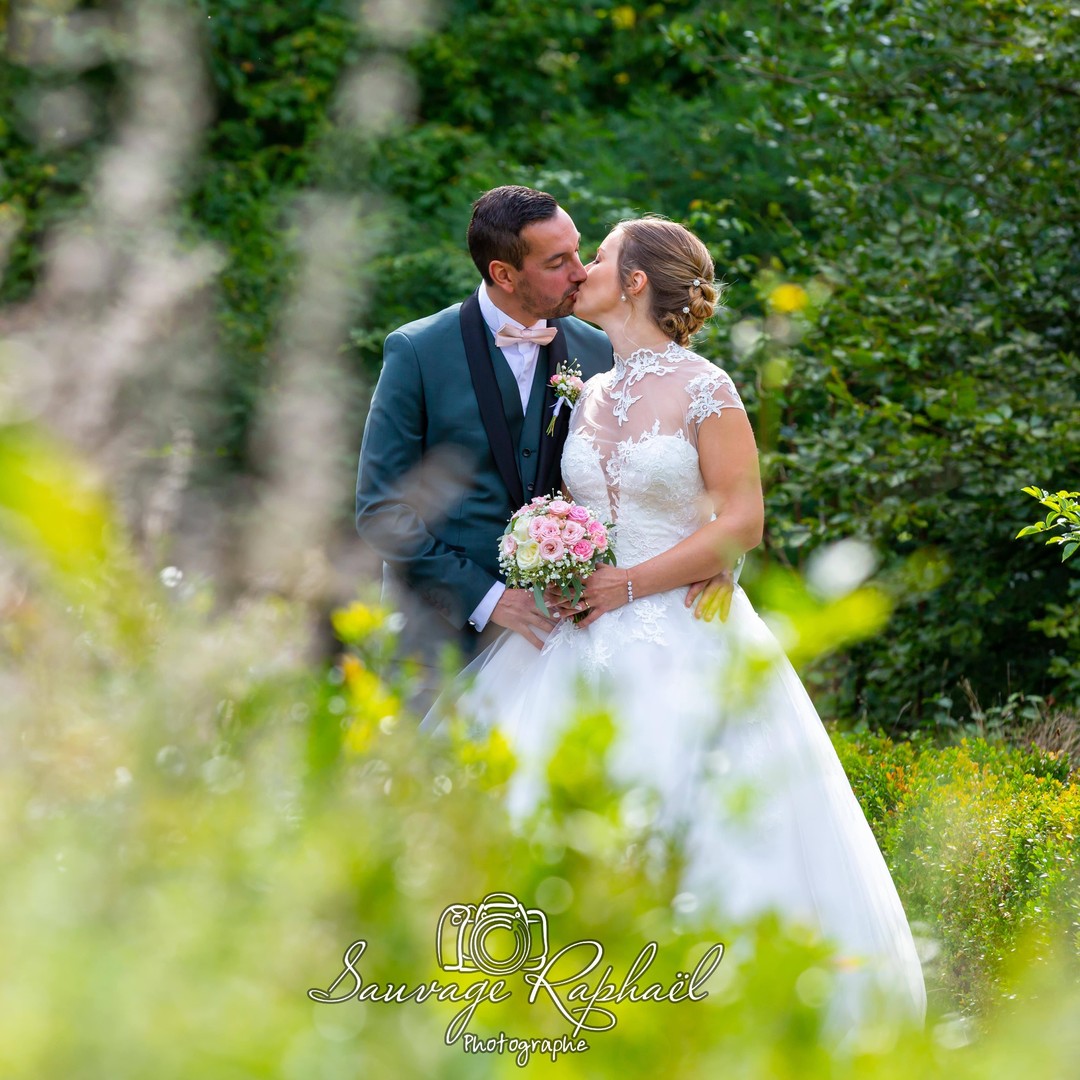 ~???~
-
Les Harley Davidson étaient de sortie ?️ samedi dernier à #obernai pour célébrer le magnifique mariage de @mel_stk & Morgan ☺️?.
-
Ce fut rempli d'émotions, de fou rire, de joie et d'amour ?. Tous les ingrédients étaient réunis pour faire de cette journée un jour inoubliable pour ces deux amoureux ❤️
-
Petit extrait en post et en story ?
Les photos sont d'ores et déjà disponibles ! Allez faire un tour sur www.raphael-sauvage.com ??
-
-
-
#mariage #love #autumn #autumvibes #couplegoals #photography #weddingdress #weedingcake #coupleshoot #couple #beautiful #instagood #harleydavidson #bike #moto #picoftheday #weeddingday #husbandandwife #amour #instamoment #mariée #motorcycle #harley #naturelovers #photobooth #photocall #ambiance #firstdance #firstdanceashusbandandwife