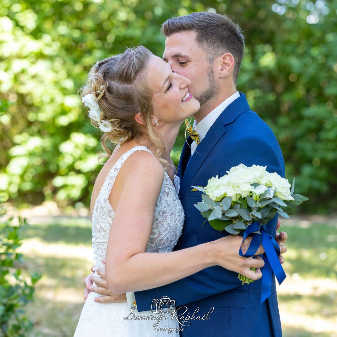 ~?♀️??♂️~
-
Samedi dernier, Célia et Matthieu ont troqué leur tenue de sport pour de magnifique costume et robe de mariée ?? ?.
-
C'est avec beaucoup d'émotion qu'ils se sont dit OUI lors de leur cérémonie laïque à Bischoffsheim ❤️.
-
Petit aperçu de leur belle journée ?
-
Munissez-vous de vos identifiants et mots de passe remis lors du mariage pour avoir accès à la galerie photos sur mon site www.raphael-sauvage.com ?☺️
-
-
-
#amour #couple #mariage #mariage2022 #sport #profdesport #wedding #weddingday #love #foret #nature #naturephotography #fete #musique #dj #desssertmariage #weddingcake #lumière #flash #photography #photographer #weddingphotographer #alsace #bischoffsheim #ceremonielaique #ceremony #flowers