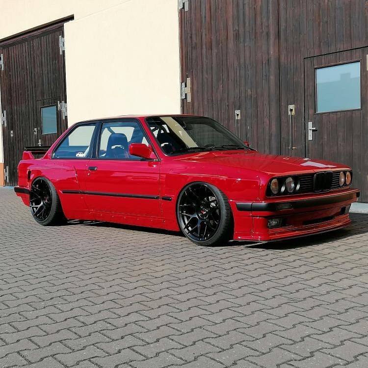 @peerformance_ and his amazing E30 build with our pandem kit.
One of the most beautiful colors ??