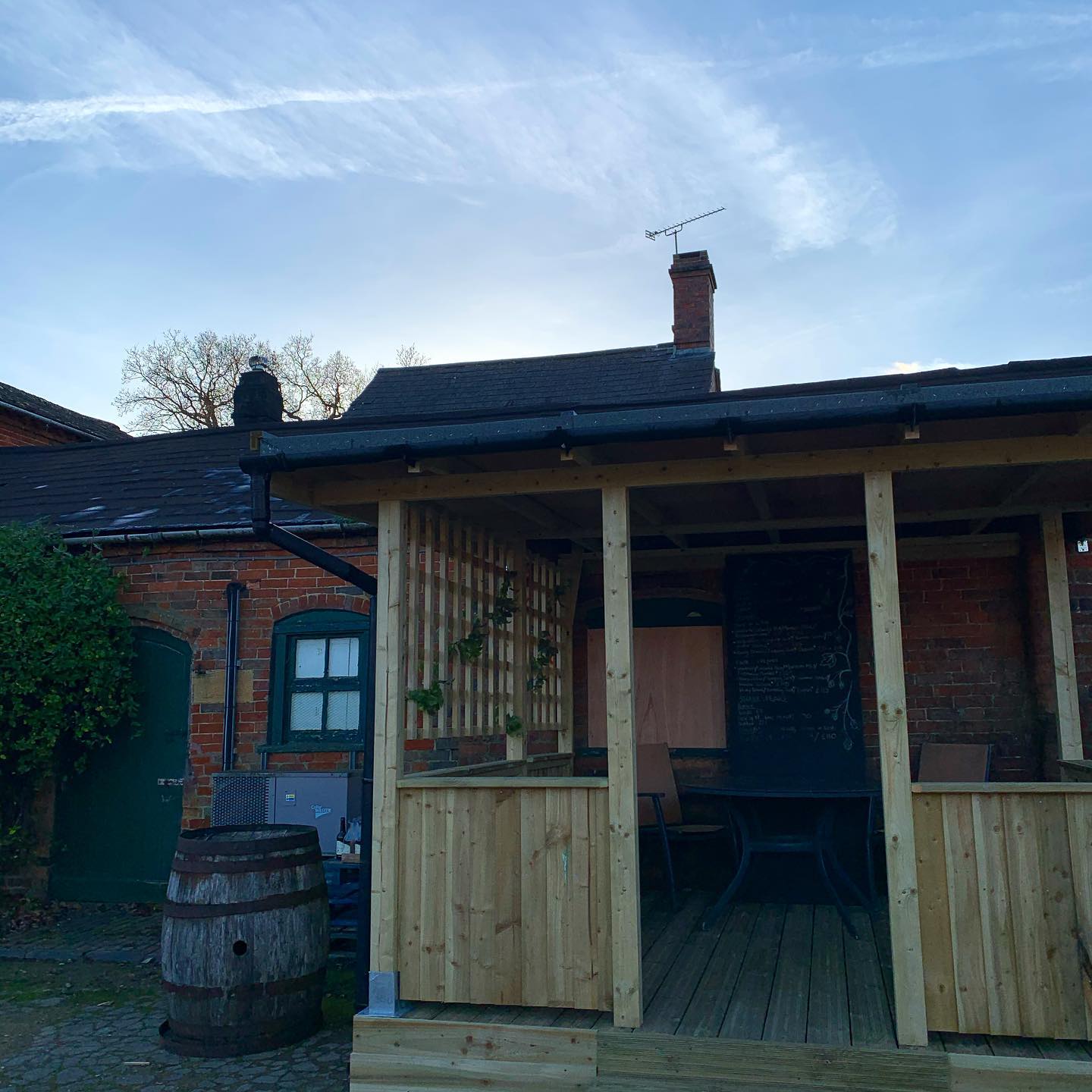 WE ARE OPEN⭐️ and here for beer! Pop by this bank holiday Monday to stock up on supplies?