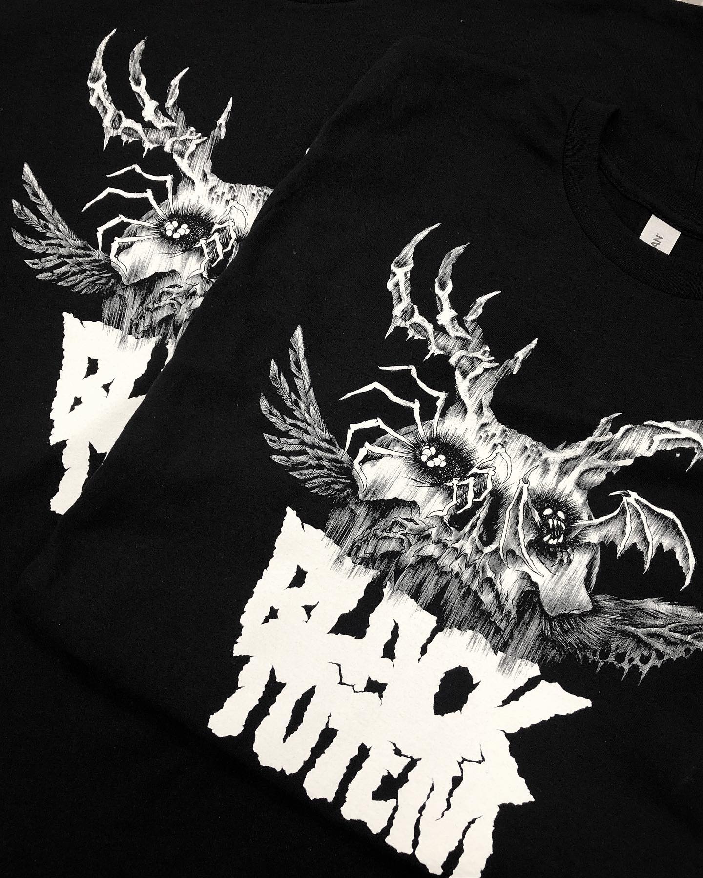 Black Totemia! @black_totem_band
.
.
.
.
.
.
.
.
.
.
.
#paitamylly #seripaino #silkkipaino #tekstiilipaino #paitapaino #silkscreen #silkscreenprinting #silkscreenshirts #screenprint #helsinki