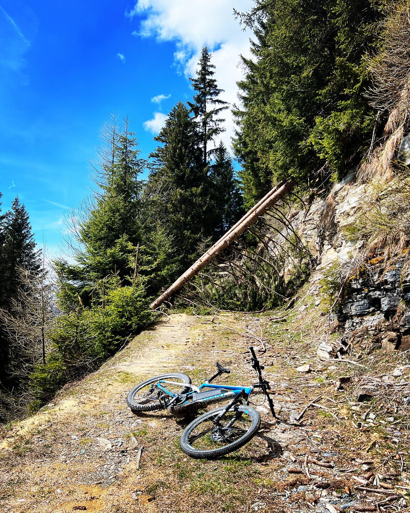 war wieder einiges los in den bergen #steinschlag #straßensperre #bergliebe #hindernisseüberwinden