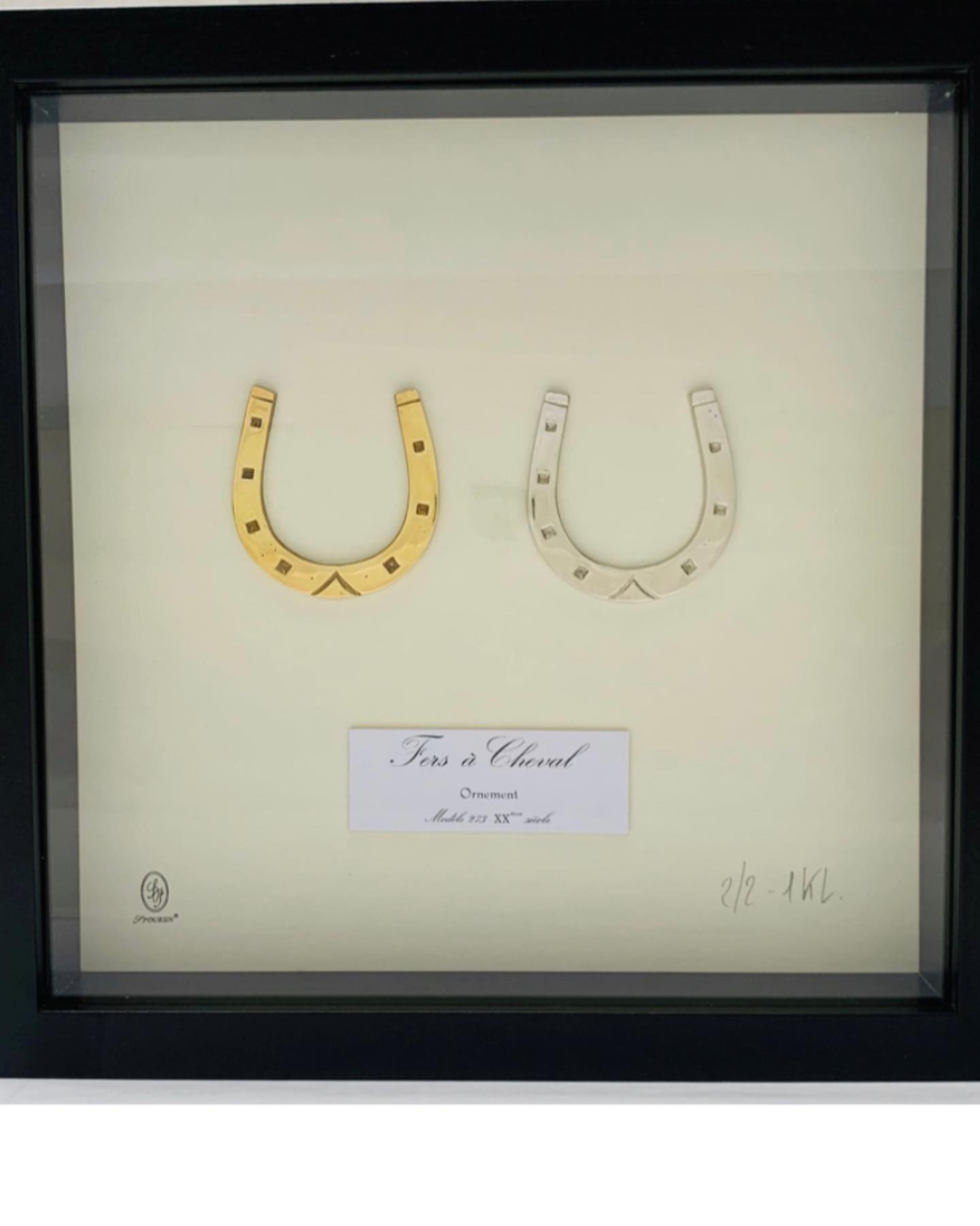 Maison Poursin : idée cadeau! Nouvelle collection Déco sur www.poursin.com rubrique cadeau ! Pour les connaisseurs ou les adeptes des objets curiosités, mise en cadre de certain accessoires issus des stocks historiques ou pas de l’atelier de Paris!
A découvrir, à faire découvrir! ? #cadeau #objetdeco #objetdecuriosité #decoration #objetrare #since1830 #madeinfrance?? #passion #attelage #harnachement #poursin