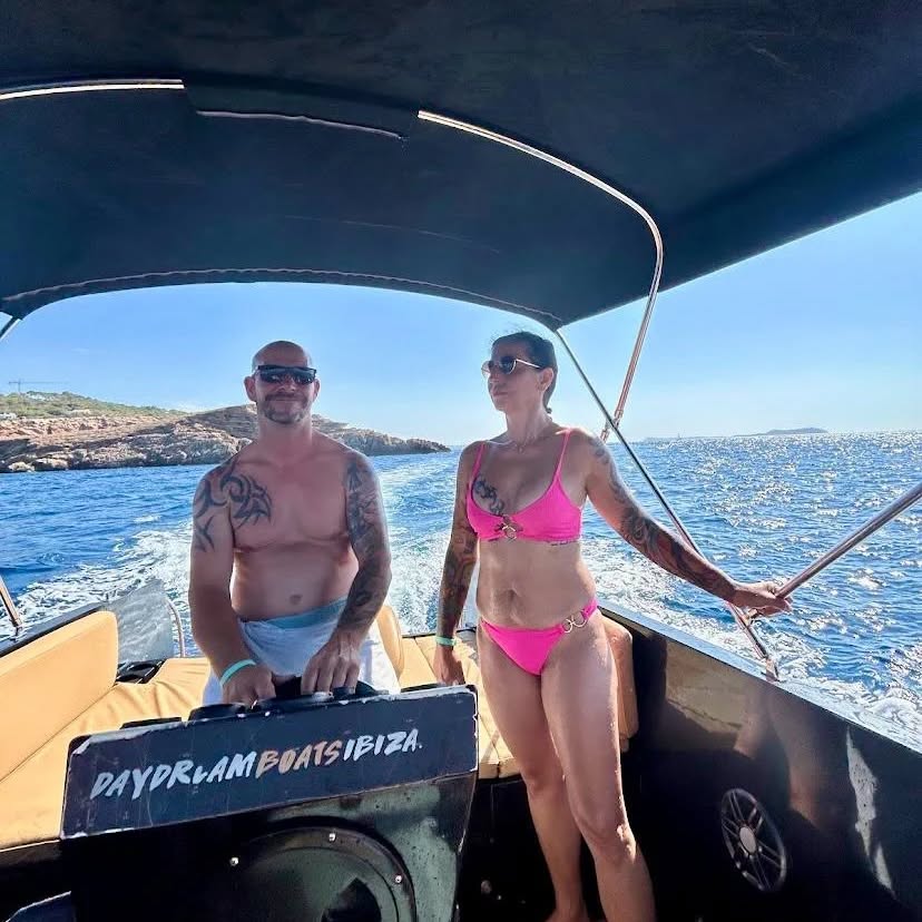 The three magical ingredients of summer: SEA, PEOPLE and BOAT trips?. BLUE SUMMER ?️, new experience!
Thanks for all, many kisses couple ?♥️?