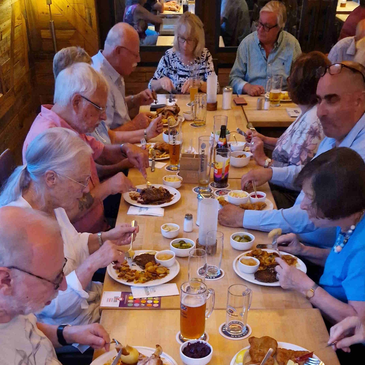 Sommertreffen unserer Logenmitglieder - Im Juli und August machen wir logenfrei, also Sommerferien von der Freimaurerei. Wir treffen uns in dieser Zeit aber stets mit unseren Lieben 2x in Lokalitäten Bremens.