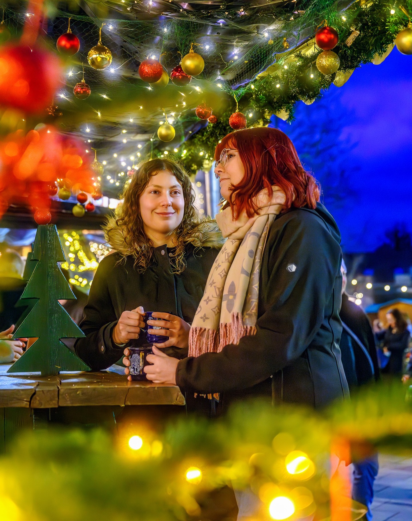 ?✨ Ein Weihnachtsmarkt für die Menschen aus der Region ✨?
Der Achener Weihnachtsmarkt hat etwas ganz Besonderes: Er ist mehr als nur ein Markt – er ist ein Treffpunkt. ? Hier kommen die Achenerinnen und Achener nach Feierabend zusammen, tauschen sich aus, genießen die weihnachtliche Stimmung und feiern die Gemeinschaft. ❤️
? Öffnungszeiten vom 29.11. bis 21.12.:
Mo–Do: 16–20 Uhr
Fr: 16–21 Uhr
Sa: 11–21 Uhr
So: 12–20 Uhr
#weihnachtsmarktachern #achernmitherz #treffpunktweihnacht #weihnachtszaubererleben