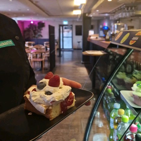 Tässä pieni esimerkki meidän maaliskuun vaihtuvista kahvioherkuista! Katkarapuleipää on saatavilla joka päivä!
Nams nams ?
#kahvinkanssa #taiskumpankanssa #britaleivos #laktoositon #gluteeniton #muffini #kuppikakku #cupcake #katkarapuleipä #rantakerttu #förinkupeessa #läntinenrantakatu #loveturku