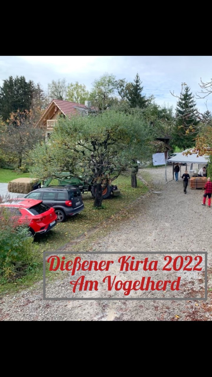 Der Aufbau für Kirta ist in vollem Gange! 
#kirta #aufbau #feierei #heuballen #hutschn #frischerkaffee #kuchen #kirchal #bier #wein #brotzeit