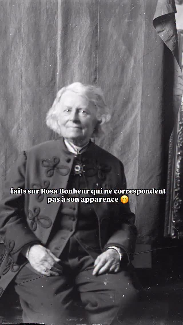 Découvrez quelques faits sur Rosa Bonheur qui ne sont pas forcément évidents à première vue !
1. Elle a perdu sa mère très jeune, et c’est à ce moment qu’elle décide qu’elle se consacrera à la peinture animalière. Elle a même dit que tout son art lui était dédié. ?
2. N’ayant plus sa mère, elle a passé son existence à la chercher auprès d’autres femmes, et adopte des nouvelles mamans ! À commencer par Henriette Micas, mère de sa compagne Nathalie. Mais aussi une autre Henriette, Madame Passy, qui d’ailleurs élevait des animaux à Gisors? et était membre de la Société Zoologique d’Acclimatation. Puis elle reconnaîtra le timbre de la voix de sa mère chez la grande cantatrice Caroline Miolan-Carvalho. ?
3. Rosa Bonheur mesurait 1 mètre 50, mais cela ne l’empêchait pas de peindre des ÉNORMES tableaux ! Sa plus grande toile mesurait même 7 mètres de long. ?
4. Rosa Bonheur avait beaucoup beaucoup d’humour. Elle faisait des caricature avec ses amis. Et elle maniait même l’épée ! Un jour partie en balade avec son compagnon Paul Chardin, peintre également, ils s’amusent à croiser l’épée et à se prennent en photo en pleine forêt. ?⚔️
5. Pour continuer avec les armes, Rosa Bonheur n’hésite pas à entraîner ses domestiques et les villageois de By à manier le fusil et le pistolet en 1870, au moment de l’invasion de la forêt de Fontainebleau par les prussiens. Elle partait en pleine nuit avec son escadron afin de repousser l’ennemi… ?
6. Malgré ses allures garçonnières, Rosa Bonheur déclare que son cœur est toujours resté féminin. Et elle nous dit qu’elle avait tout de même ses coquetteries. De son pantalon dépassait ses bottines vernies, et son col de chemise était noué par des boutons d’améthyste. Même sa blouse de travail était brodée.?
7. Rosa Bonheur suivait de près les innovations en sciences, comme la photographie, l’électricité et autres. En revanche, même si elle était souvent partisane aux progrès, elle avait très peur du vaccin tout juste mis au point par son contemporain Louis Pasteur ! ?
Alors ? Vous êtes surpris ? Quel fait vous a le plus marqué ? Et si vous voulez en laisser d’autres en commentaires… ?
#rosabonheur #chateauderosabonheur