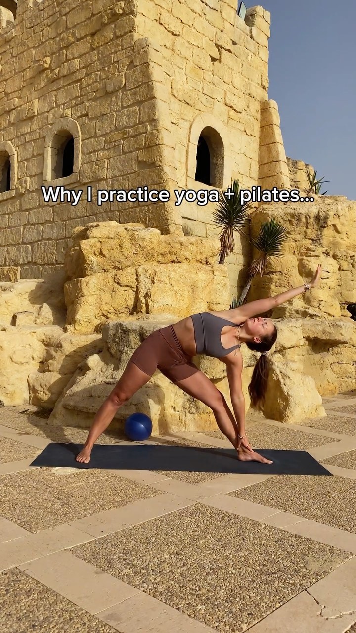YOGA & PILATES -
Ich liebe einfach beide Formen der Bewegung weil ich glaube, dass eine einzige Bewegungsform uns nicht alles geben kann, was wir körperlich oder geistig brauchen.
Das sind nur ein paar der Gründe, warum ich Pilates und Yoga so liebe und die Kombination beider Elemente so toll zusammen wirkt und einen Ausgleich schafft. Und ich spare immer etwas Platz für andere Dinge, die mir Spaß machen wie Wandern, Schwimmen, Klettern usw. Denn das ist der Punkt: den Prozess und die Vielfalt der Bewegungen zu genießen. ?✨
Daher habe ich FLOW & TONE kreiert - meine neue Stunde im Dantestadion. Hier stärken & definieren wir unseren Körper während wir gleichzeitig durch einen Yogaflow fließen und uns mit uns verbinden. So startest du energiegeladen, zentriert und gestärkt in dein Wochenende.
? LOW-IMPACT
? CORE-FOCUSED
? FULL-BODY
Jeder, egal ob du bereits Pilates / Yoga Erfahrungen hast oder nicht ist willkommen ??
7.15 - 8.15 Uhr | Freitags im Dantestadion (Dantestraße 14)
Ich freue mich dich auf der Matte zu treffen,
Love ?
Mirjam
.
.
.
#hybrid #yogapractice #yogainspiration #stressreduction #workoutsforwomen #pilates #coreworkout #flowandtone #lowimpactmovement #pilates #matwork #matpilates #flexibility #mobility #fullbodyworkout #mindfulmovement #womenshealth #pilatesworkout