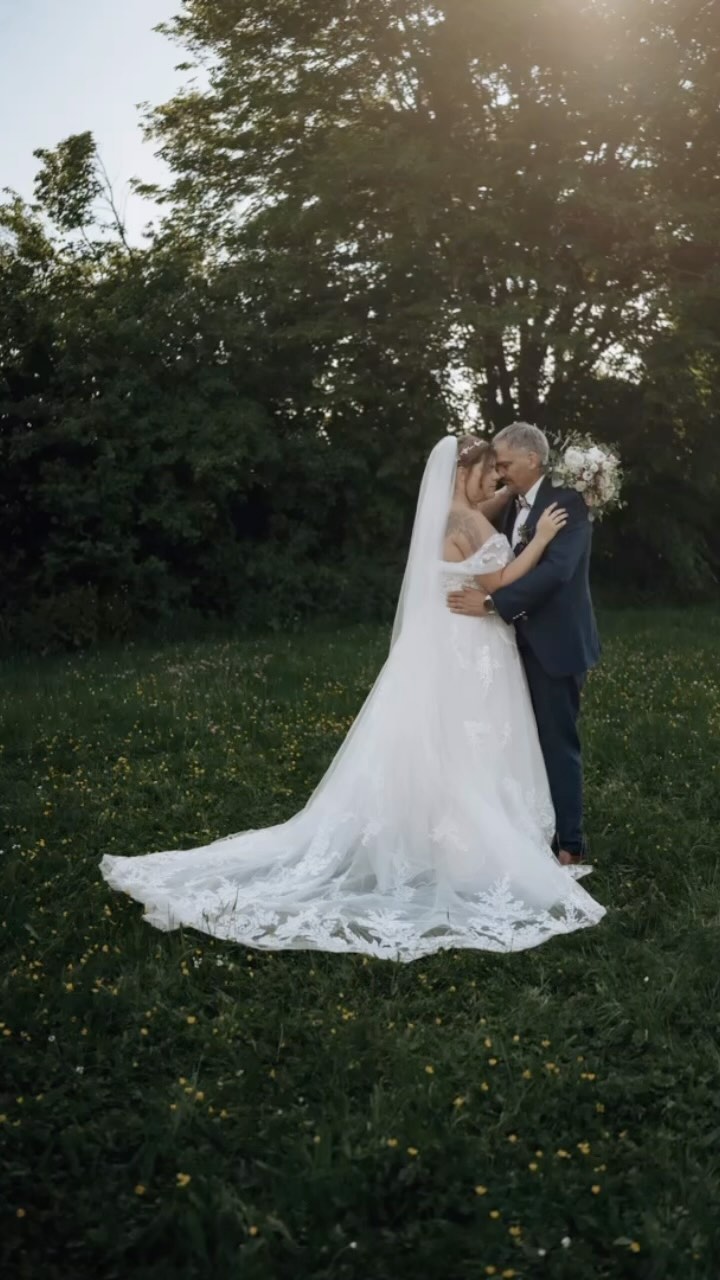 Wedding Vibes
Hier durften ich eine tolle Hochzeit im Kultur-Stadl Wörleschwang begleiten ? dafür sag ich Danke für euer Vertrauen. Die liebe Tamara ist selber Fotografin und das ehrt mich total das ich die tolle Hochzeit begleiten durfte. ? Das Paarshooting haben wir dann am See gemacht. Vielen Dank für euer Vertrauen ???
Location: @kultur_stadl_woerleschwang
Brautkleid: @brautmodenclaudiaimschloss
Blumen: @anias_blumen_atelier
#hochzeit #wedding #weddingvibes #standesamtlichetrauung#kirchlichetrauung#hochzeitskleid#hochzeitsstraus#blumen#landsbergamlech#augsburg #schwabmünchen #münchen #Allgäu #deutschland #germany #hochzeitslocation #bavaria #kulturstadlwörleschwang #kulturstadl# rothsee# freietrauung#brautpaarshooting #fotoshooting