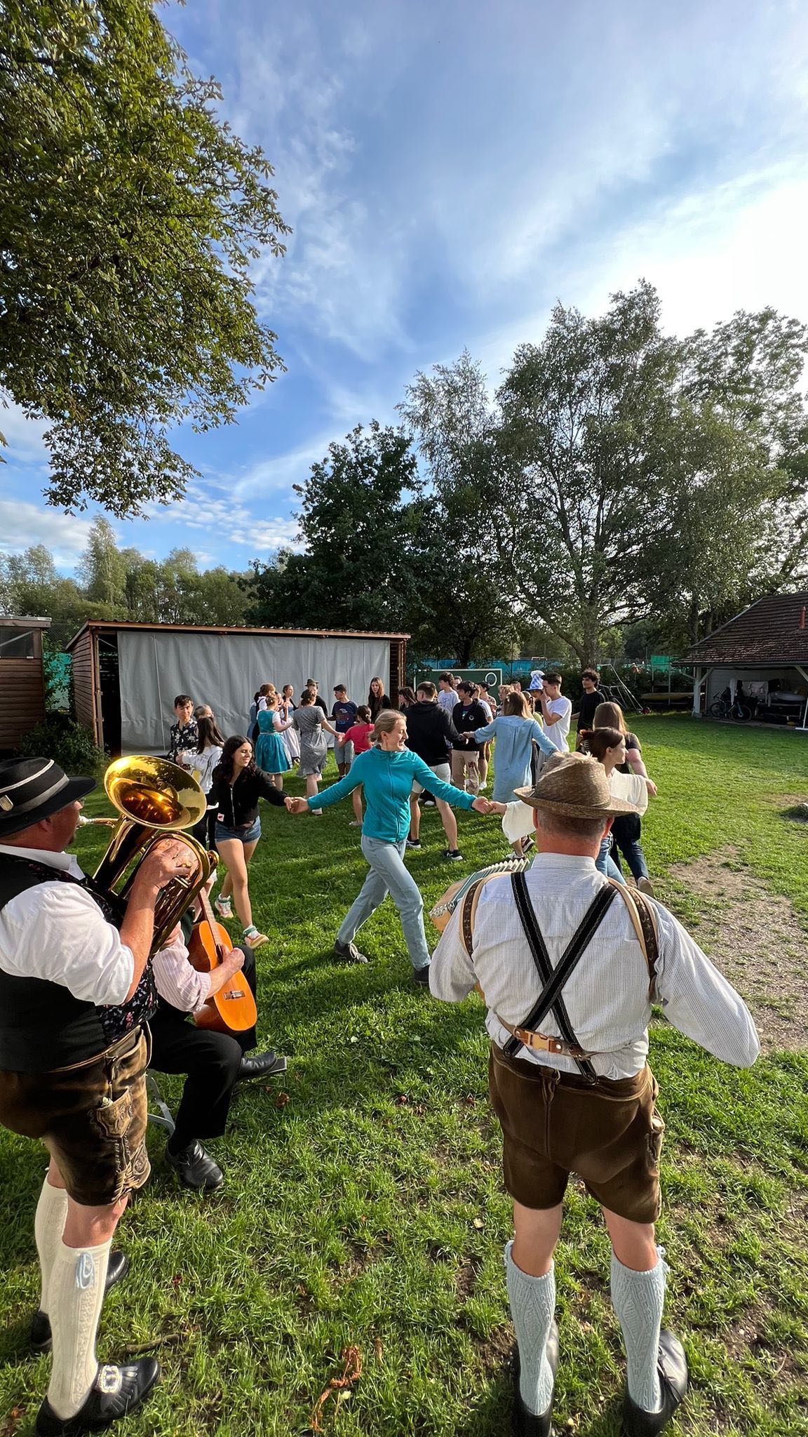 Heute noch ein kleiner Rückblick zu unserem gemeinsamen Abend mit @camp_muenchen_vdk_e.v._  letzte Woche. Danke, dass wir wieder dabei sein durften! 
.
.
.
#bayerischtanzen #volksbunddeutschekriegsgräberfürsorge #boarsch #tanz #trachtenverein #allejahrewieder #diessenamammersee