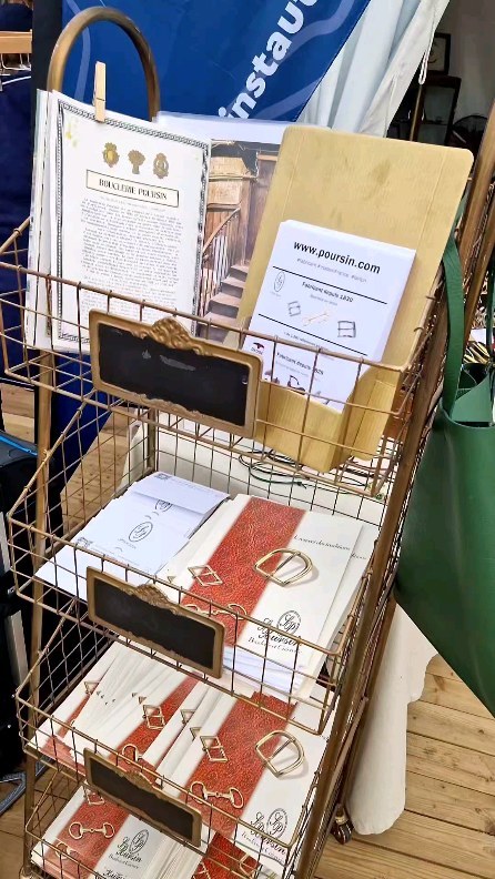 Découvrez la collection déco de la Maison Poursin au jumping international de Chantilly ??
#maisonpoursinsince1830 #since1830 #fabricant #madeinfrance?? #fabricationfrancaise?? #laiton #passionlaiton #bucklestyle #boucles #buckles #jumpingchantilly #jumping #chantillyclassic