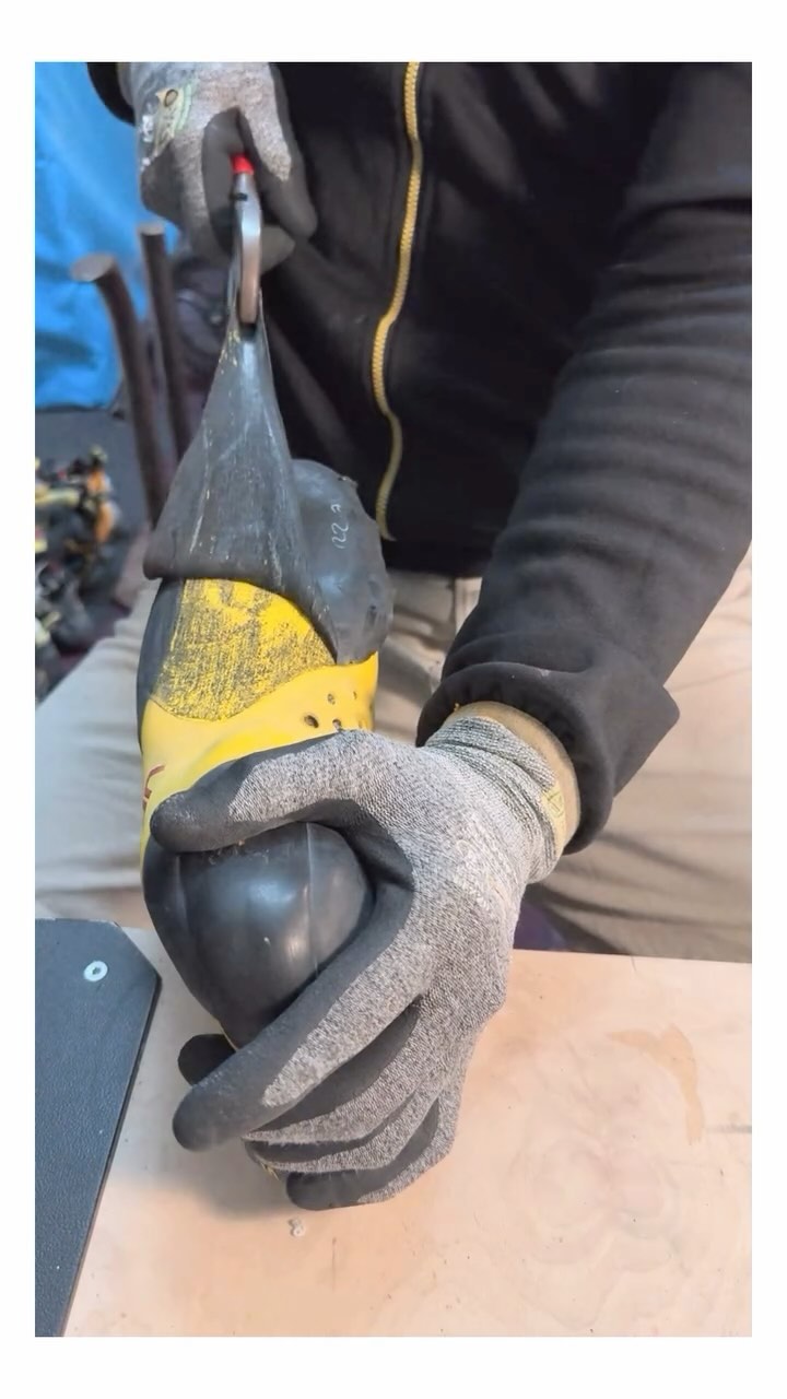 A glimpse on the smooth but delicate first step of resoling.