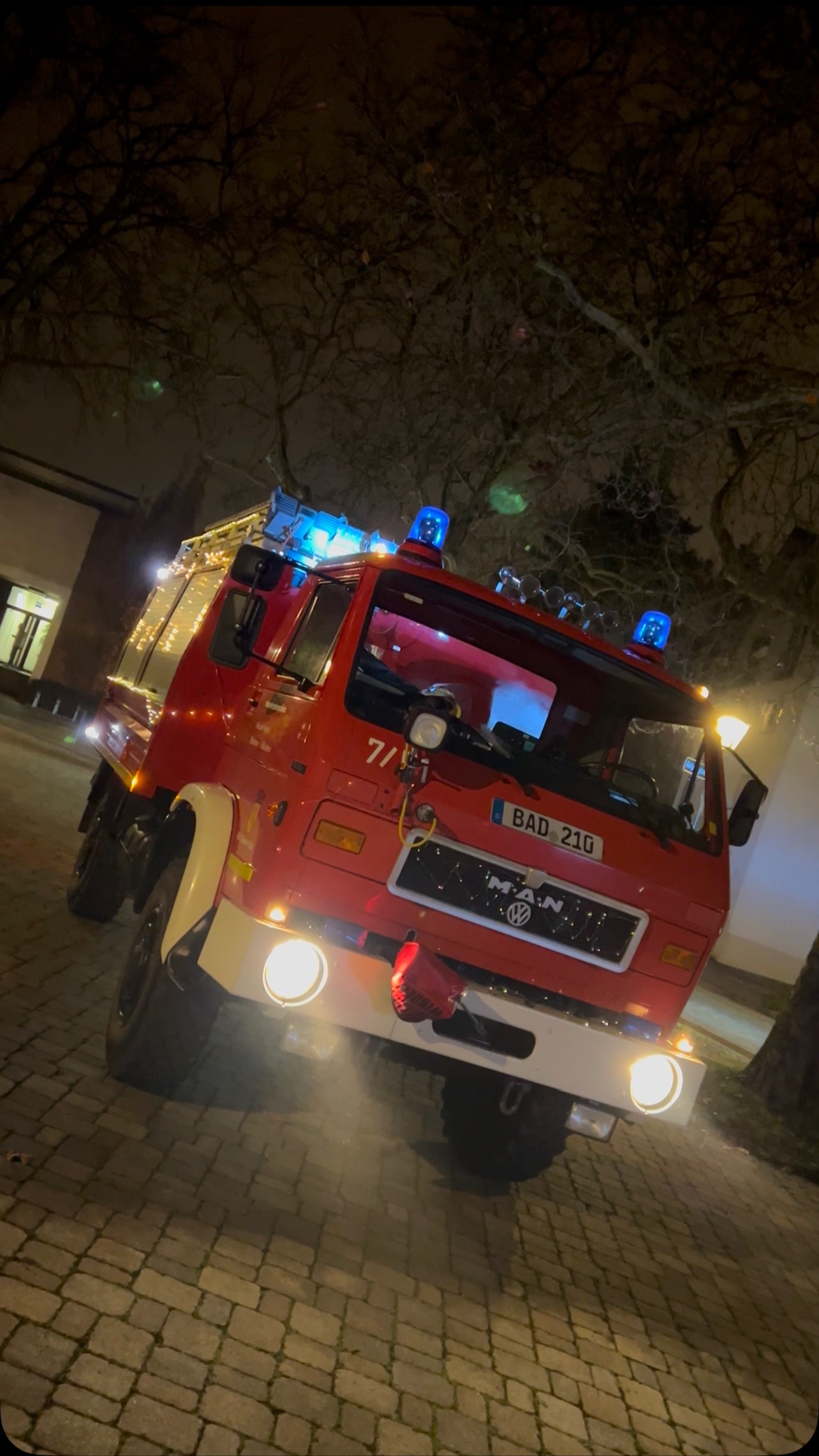 ? Wir wünschen euch einen schönen Nikolaustag ?
#feuerwehr #feuerwehrbadenbaden #badenbaden #freiwillig #freiwilligefeuerwehr #wirfüreuch #auto #rw #nikolaus #christmas #santa #weihnachtszeit #weihnachten #dezember #einsatzfahrzeug #blaulicht #blaulichtrundfahrt #blaulichtfahrzeug #feuerwehrauto #geschmückt #geschenk #hohoho #advent