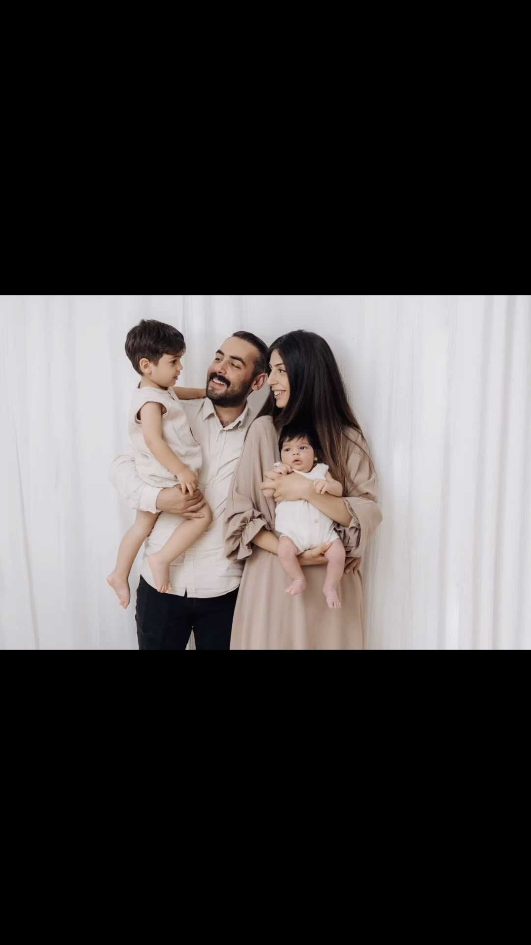 Newbornshooting ?
Hier habt ihr einen kleinen Einblick in ein Newbornshooting. Auch die großen Geschwister kommen nicht zu kurz?
Das Newbornshooting läuft ganz entspannt ab. Wir planen Zeit zum kuscheln und essen ein? da braucht ihr euch keine Sorgen machen. Auch die großen haben eine Spieleecke wo die mit Autos spielen können oder ein schönes Bild ausmalen?
Die größere Geschwister sich frei im Studio bewegen. Denn dann entstehen richtig schöne Momentaufnahmen wenn die zu ihrem kleinen Geschwister gehen. ?
#neugeborenenfotografie #baby #newbornphotography #newborn #babyfotografie #neugeborenenshooting #newbornshooting #neugeborenes #babyshooting #familienfotografie #newbornbaby #babyfotograf #neugeborenenfotografin #neugeborenenfotos #babyfotoshooting #neugeborenenfotograf #newbornphotographer #babyphotography #photography #nataschakreiplphotography #schwabmünchen #augsburg #Allgäu #bayern #lecheld #kaufering #untermeitingen #landsbergamlech #Landsberg_am_lech #Obermeitingen