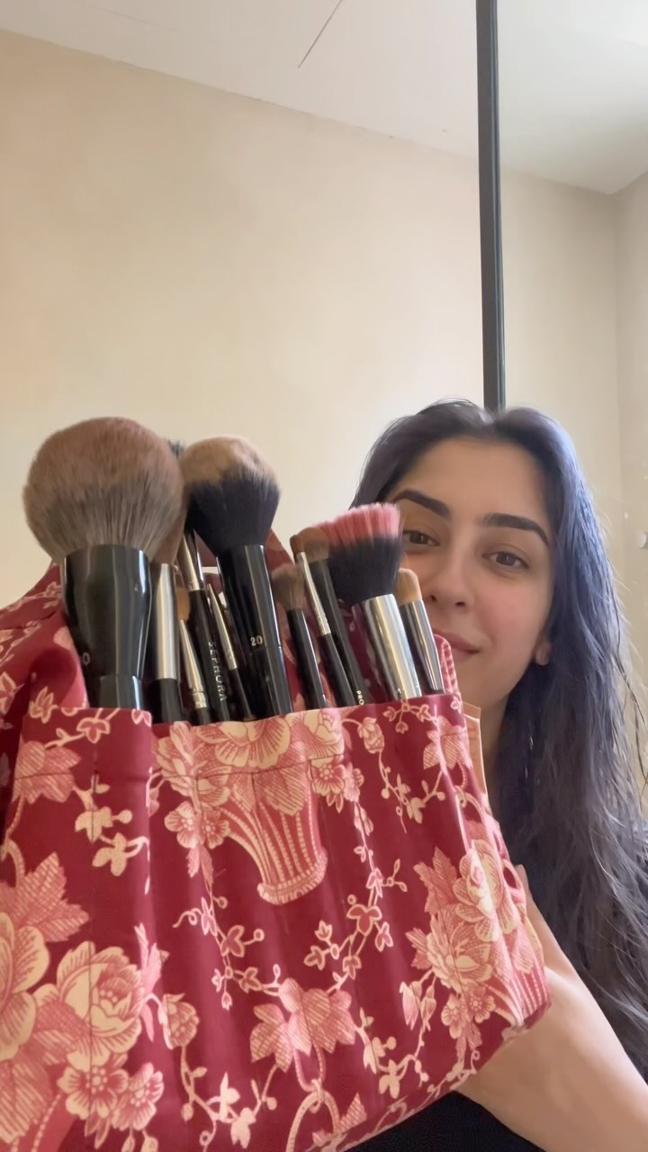 Spending the day working at @house.of.45 ♥️
✨Must have planners: @notesy.ae & productivity planner from @bookskinokuniyauae