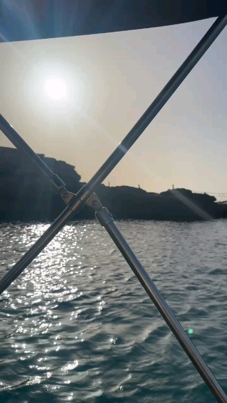 ¡Así es septiembre?! Primero diluvia y cuando escampa☺️ nos queda un día espectacular para disfrutar en el mar desde cualquier punto de la isla.
? Septiembre es un mes incierto en cuanto al clima y, a su vez, indispensable en Ibiza. La lluvia que trae consigo alimenta nuestra fauna animal y protege la naturaleza de la sequía♥️.
? Septiembre?es ideal para reunirte con amigos, compañeros y familiares, la temporada alta ya ha pasado, todo está más tranquilo y la isla por sí sola vuelve a su ritmo natural?.
?¡ Septiembre! eres fundamental en estos días...dejas entrever que el verano no ha acabado y que lo mejor está por llegar?.
¡Que septiembre♥️ nos sorprenda a tod@s!