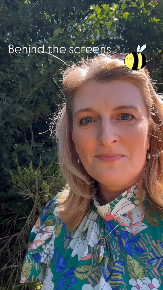 ? ?WEDDING HIDE AND SEEK ?? // today was an absolutely stunning day for the wedding of M and I. The wedding party had taken over the gorgeous Hinwick house for a few days of celebration. I love my job as a wedding celebrant sooooo much that I always want things to look fab. So…if that means I have to hide in a bush beforehand, then that’s exactly what I’ll do ?
BTW, I’d love to say I choreographed those cheers as I came out, but it was just a wedding guests getting very excited about my ceremony ?
???
#weddingcelebrant #weddingbedfordshire #celebrantwedding #sunflowerwedding
? I am an experienced Bedfordshire based wedding celebrant, with a warm, supportive and friendly style. I am happy to travel UK wide and I’m always delighted to chat weddings! DM or WhatsApp to get in touch?