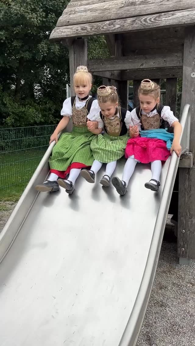 Unsere Jugend hatte heute Spaß beim 51. Bezirksmusikfest des Bezirksverbands Lech-Ammersee. Danke für die Einladung und das schöne Fest! @musikverein_diessen @feuerwehr.dettenschwang und  @musikbund_ober.niederbayern - Jetzt beginnt auch für uns die Sommerpause!
.
.
.
#trachtenverein #diessen #diessenamammersee #vereinsleben #tradition #spielmannszug #tracht #trachtenjugend #feuerwehr #dettenschwang