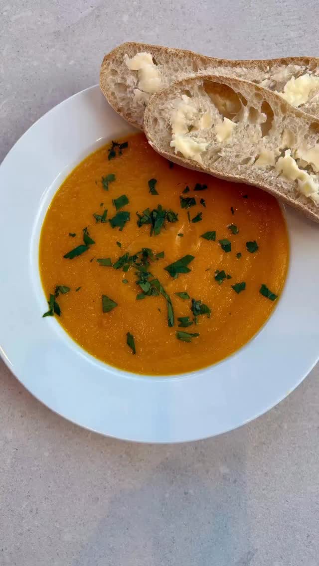 I haven’t made this lovely soup for ages and had forgotten how great it is for cold (freezing!) Autumn days. Had a long walk this morning and it was the perfect lunch to come back too.
Recipe on my website.
#soup #soupseason? #souprecipe #souptime #carrots #veggies #comfortfood #huginabowl #food #foodblogger #lovefood #winterwarmers #foodies
