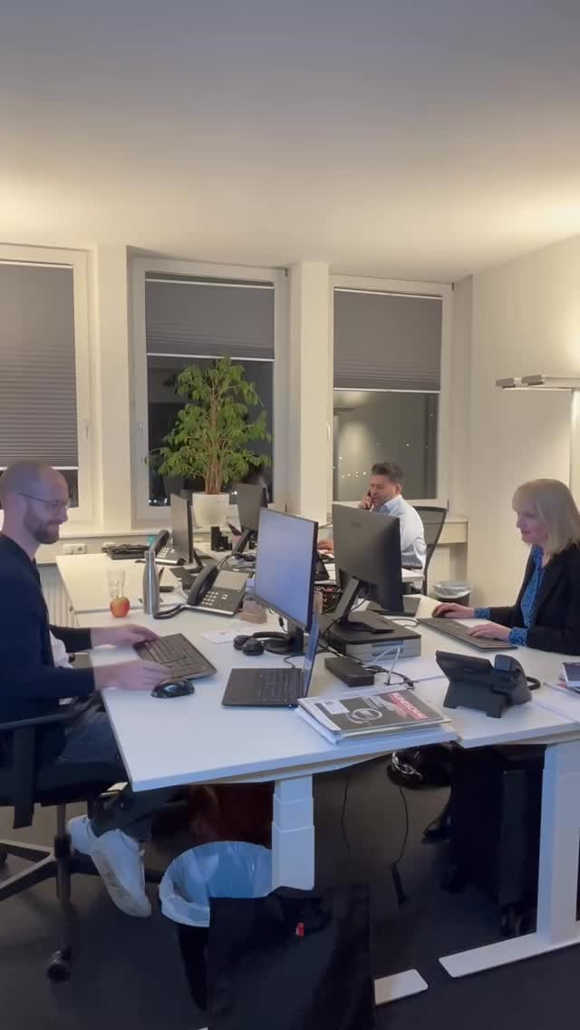 Millennials vs. Gen Z: Welcher Office-Typ seid ihr? Hauptsache, die Ergebnisse stimmen 🕯️
#orcavanloon #agencylife #pr #hamburg